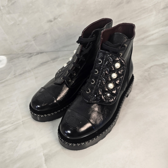 Chanel Black Quilted Leather Boots with Pearls - Picture 1 of 11